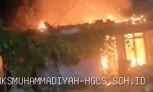 Kebakaran di Kampung Arab Indramayu, Damkar Berupaya Padamkan Api