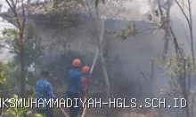 Kebakaran Rumah Kosong di Sukra Kulon Indramayu Akibat Bakar Sampah
