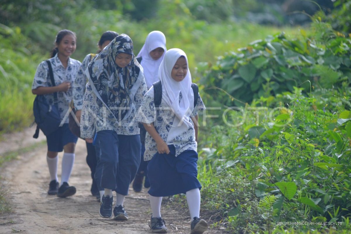 Photo by antarafoto.com - Manfaat Jalan Kaki bagi Pelajar yang Kurang Berolahraga