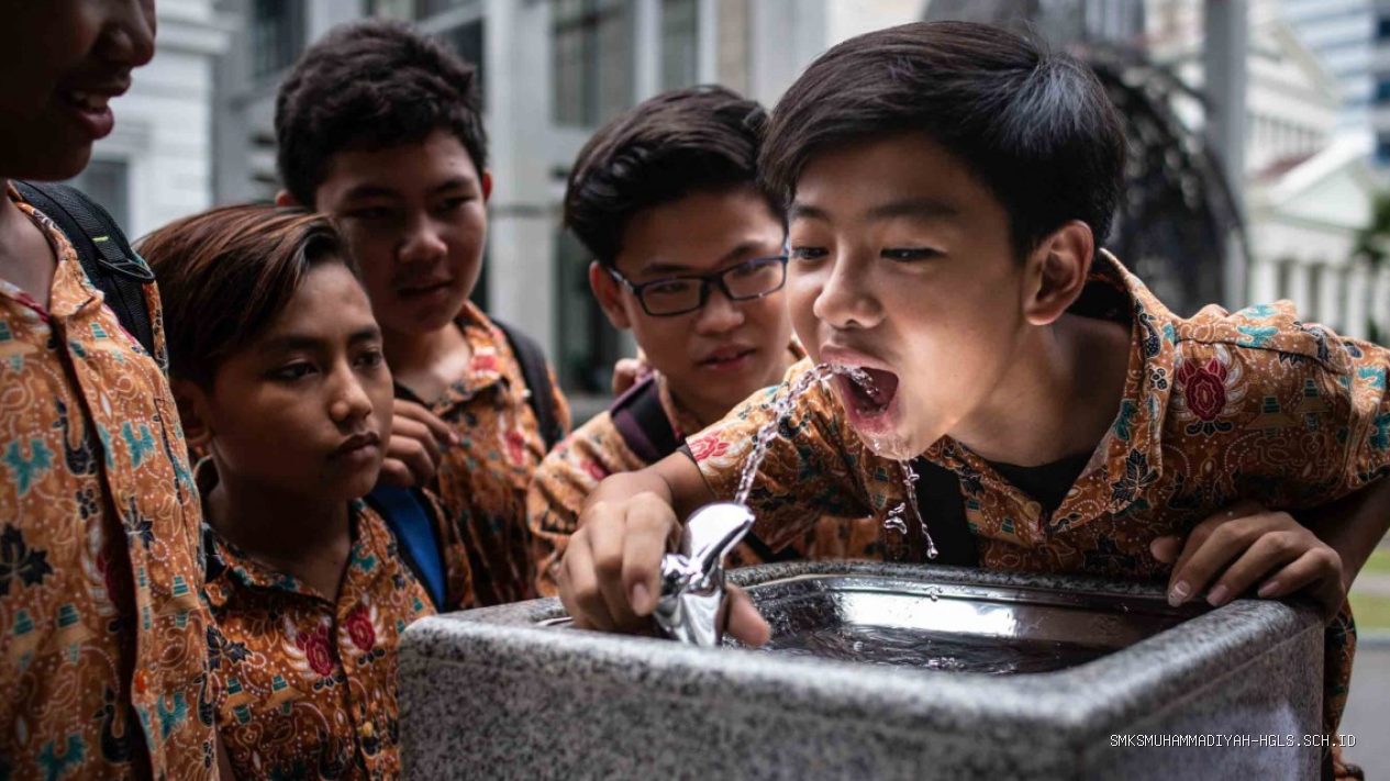 Photo by viva.co.id - Manfaat Minum Air Putih yang Cukup untuk Konsentrasi Pelajar