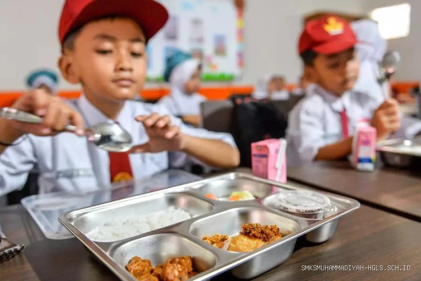 Photo by abc.net.au - Panduan Adab Makan dan Minum yang Baik untuk Pelajar