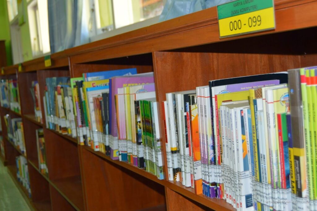 Panduan Lengkap Etika Meminjam Buku di Perpustakaan Sekolah