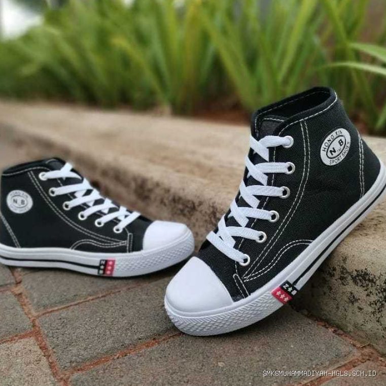 Panduan Merawat Sepatu Sekolah agar Awet dan Tahan Lama