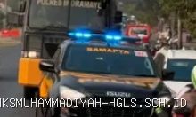 Polres Indramayu Sterilkan Jalan dengan Water Cannon, Cegah Dampak Abu