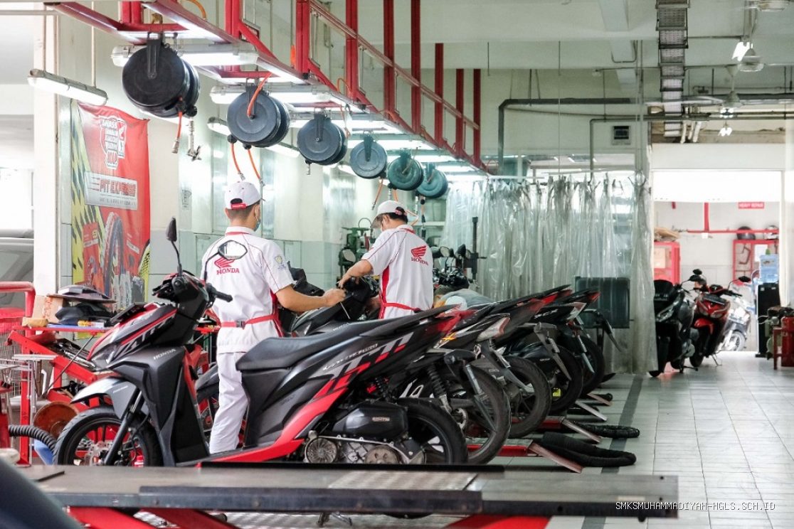 Contoh Penulisan Latar Belakang Masalah PKL di Dealer Resmi Astra Motor