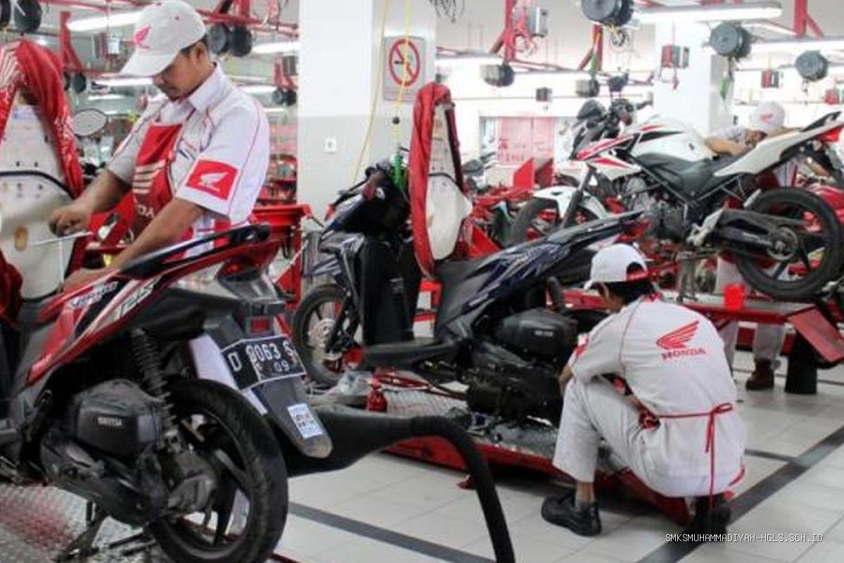 Photo by otomotif.kompas.com - Contoh Penulisan Latar Belakang Masalah PKL di Dealer Resmi Astra Motor