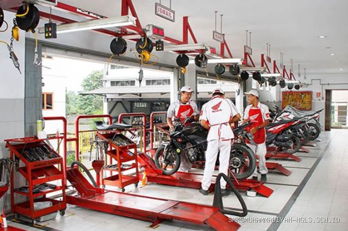 Contoh Penulisan Latar Belakang Masalah PKL di Dealer Resmi Astra Motor