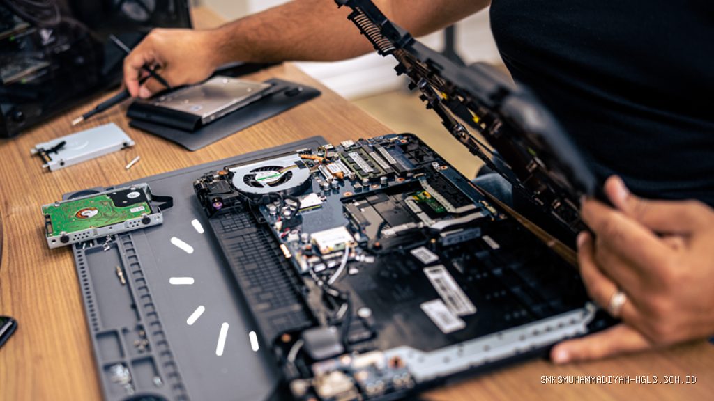 Format Laporan PKL Bab 3 Penanganan Masalah Laptop Black Screen Lemot