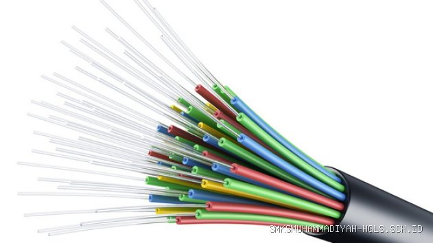 Langkah Pemasangan Kabel Drop Core Fiber Optic ke Kotak ODP Ujian TKJ